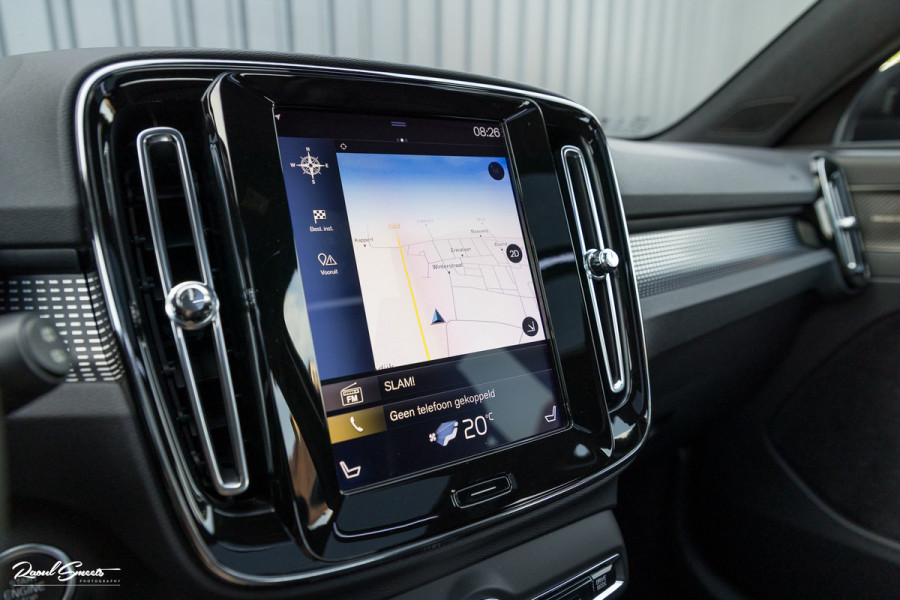 Volvo XC40 2.0 T5 AWD R-Design | Zwenkbare trekhaak | 2.100 Kg Trekgewicht | Panorama dak | Blis | Harman Kardon | 360 Camera |