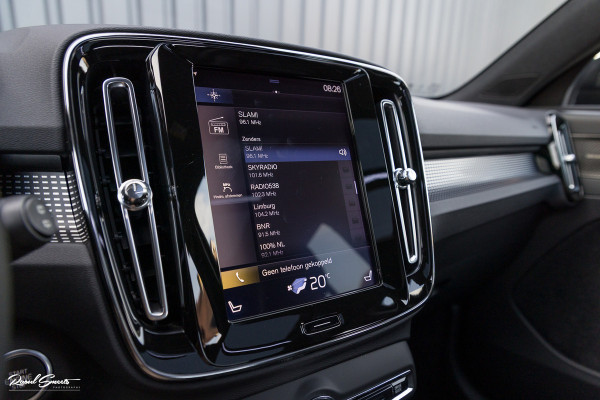 Volvo XC40 2.0 T5 AWD R-Design | Zwenkbare trekhaak | 2.100 Kg Trekgewicht | Panorama dak | Blis | Harman Kardon | 360 Camera |
