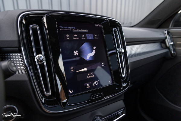 Volvo XC40 2.0 T5 AWD R-Design | Zwenkbare trekhaak | 2.100 Kg Trekgewicht | Panorama dak | Blis | Harman Kardon | 360 Camera |