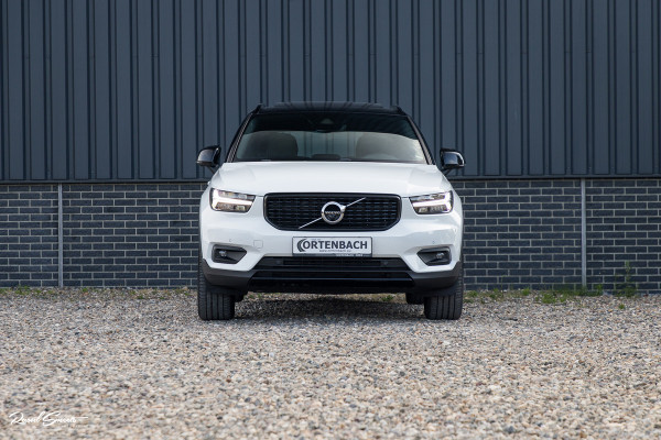 Volvo XC40 2.0 T5 AWD R-Design | Zwenkbare trekhaak | 2.100 Kg Trekgewicht | Panorama dak | Blis | Harman Kardon | 360 Camera |
