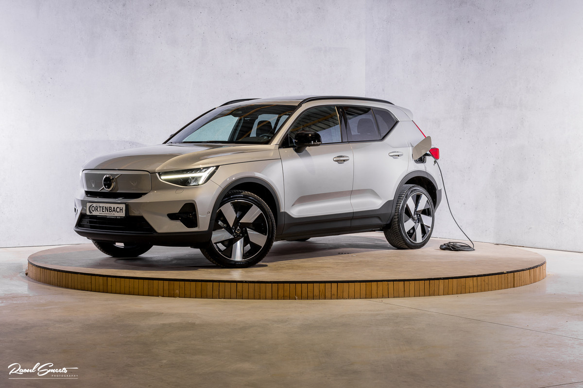 Volvo XC40 Recharge Ultimate 70 kWh | Panorama dak | Adaptieve cruise | Blis | Memory | Harman Kardon |