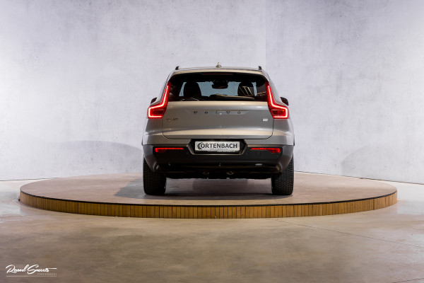 Volvo XC40 Recharge Ultimate 70 kWh | Panorama dak | Adaptieve cruise | Blis | Memory | Harman Kardon |