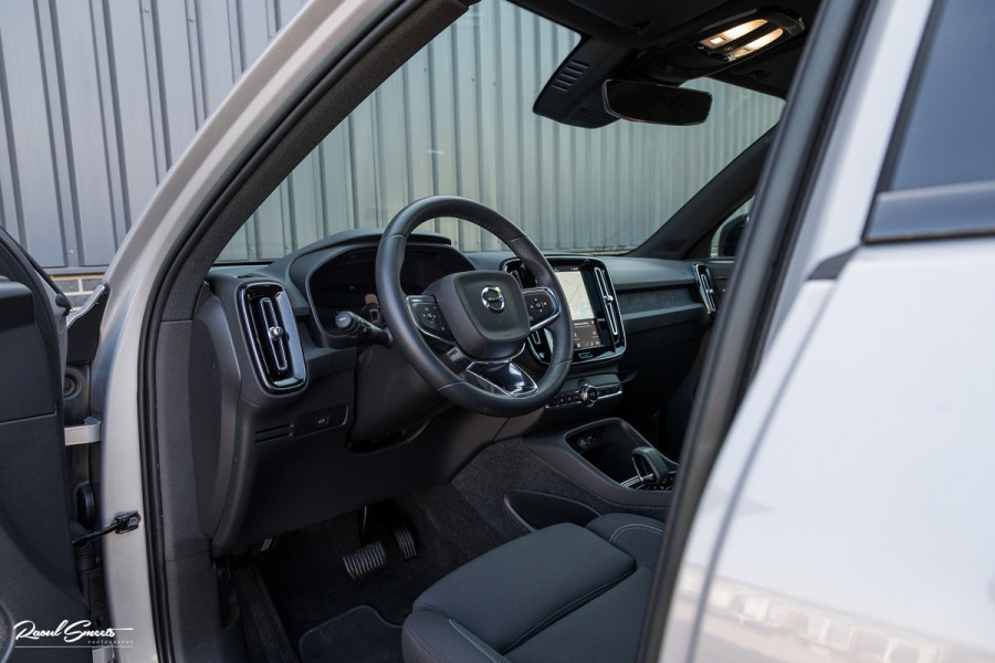 Volvo XC40 Recharge Ultimate 70 kWh | Panorama dak | Adaptieve cruise | Blis | Memory | Harman Kardon |