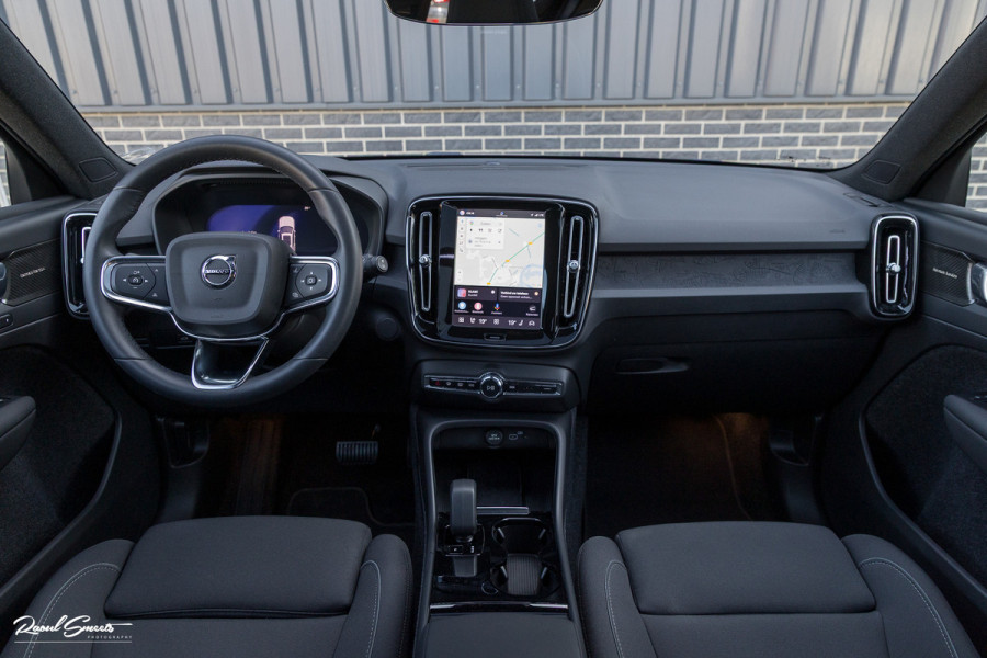 Volvo XC40 Recharge Ultimate 70 kWh | Panorama dak | Adaptieve cruise | Blis | Memory | Harman Kardon |