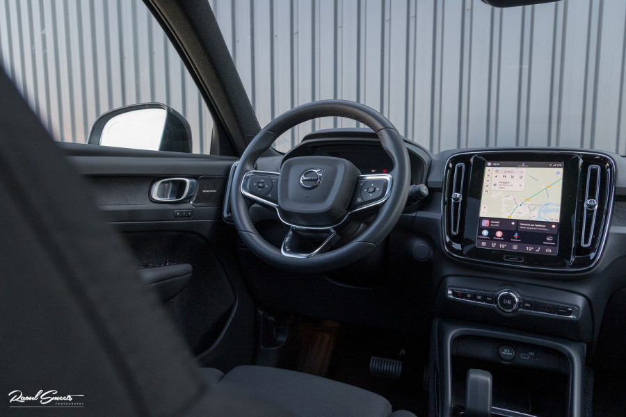 Volvo XC40 Recharge Ultimate 70 kWh | Panorama dak | Adaptieve cruise | Blis | Memory | Harman Kardon |