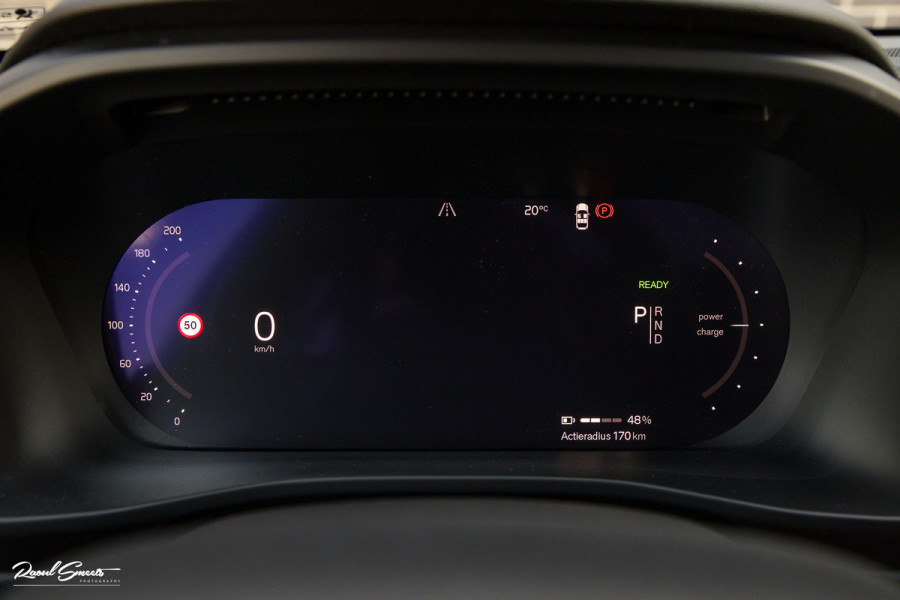 Volvo XC40 Recharge Ultimate 70 kWh | Panorama dak | Adaptieve cruise | Blis | Memory | Harman Kardon |