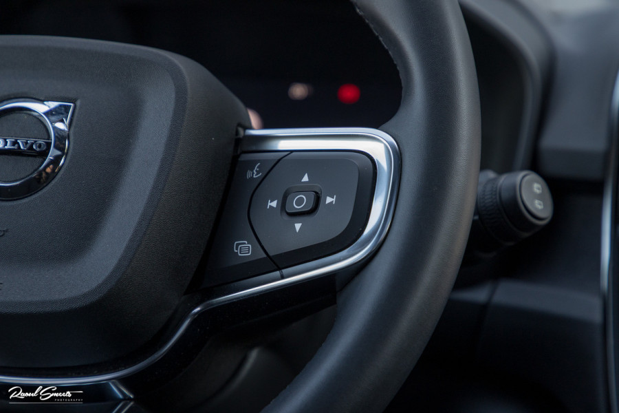 Volvo XC40 Recharge Ultimate 70 kWh | Panorama dak | Adaptieve cruise | Blis | Memory | Harman Kardon |