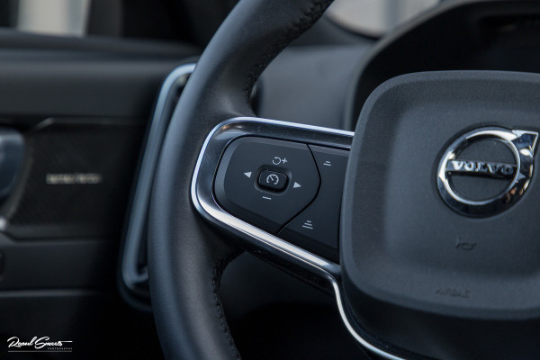 Volvo XC40 Recharge Ultimate 70 kWh | Panorama dak | Adaptieve cruise | Blis | Memory | Harman Kardon |