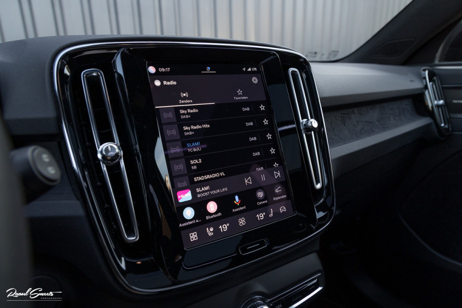 Volvo XC40 Recharge Ultimate 70 kWh | Panorama dak | Adaptieve cruise | Blis | Memory | Harman Kardon |