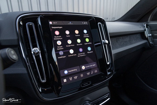 Volvo XC40 Recharge Ultimate 70 kWh | Panorama dak | Adaptieve cruise | Blis | Memory | Harman Kardon |