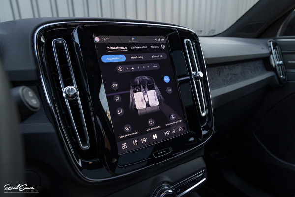 Volvo XC40 Recharge Ultimate 70 kWh | Panorama dak | Adaptieve cruise | Blis | Memory | Harman Kardon |