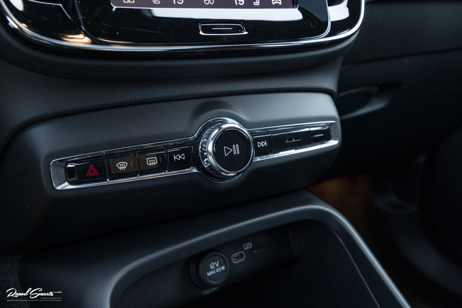 Volvo XC40 Recharge Ultimate 70 kWh | Panorama dak | Adaptieve cruise | Blis | Memory | Harman Kardon |