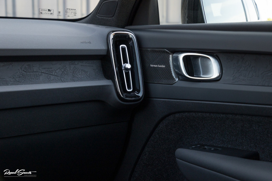 Volvo XC40 Recharge Ultimate 70 kWh | Panorama dak | Adaptieve cruise | Blis | Memory | Harman Kardon |