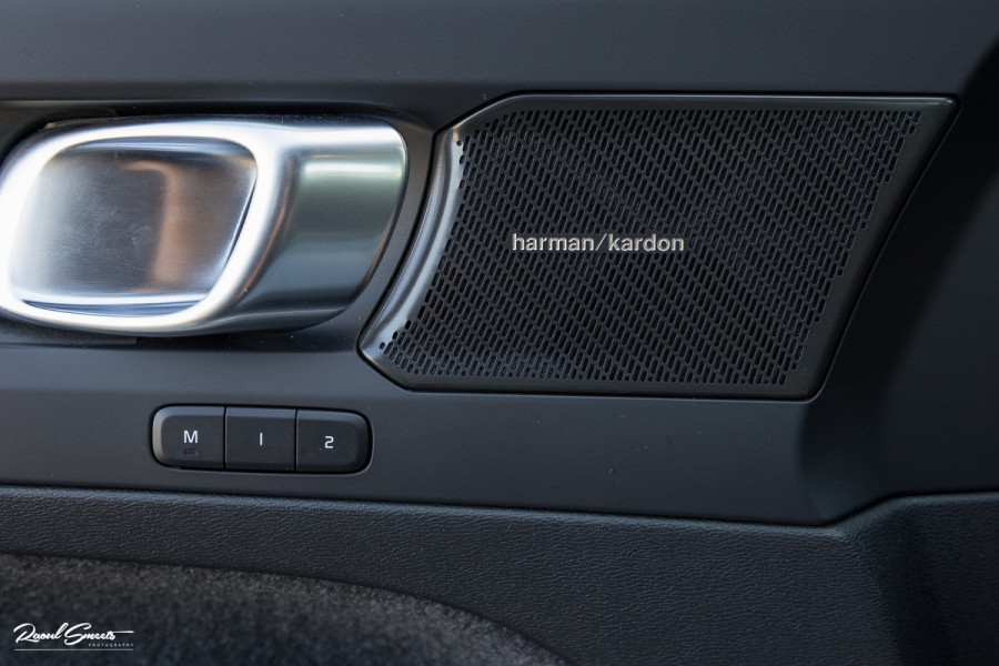 Volvo XC40 Recharge Ultimate 70 kWh | Panorama dak | Adaptieve cruise | Blis | Memory | Harman Kardon |
