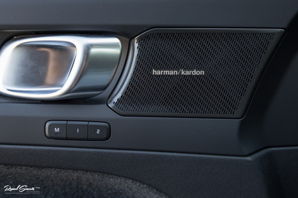 Volvo XC40 Recharge Ultimate 70 kWh | Panorama dak | Adaptieve cruise | Blis | Memory | Harman Kardon |