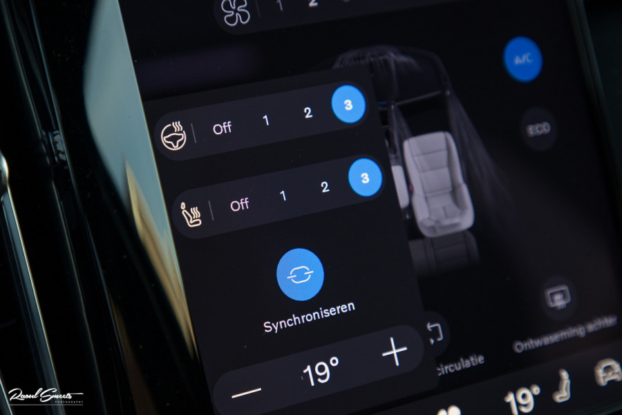 Volvo XC40 Recharge Ultimate 70 kWh | Panorama dak | Adaptieve cruise | Blis | Memory | Harman Kardon |