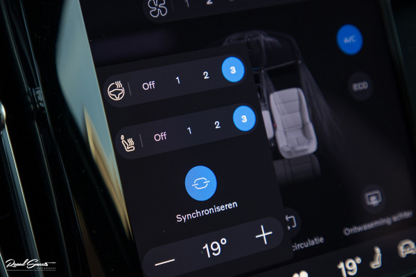Volvo XC40 Recharge Ultimate 70 kWh | Panorama dak | Adaptieve cruise | Blis | Memory | Harman Kardon |