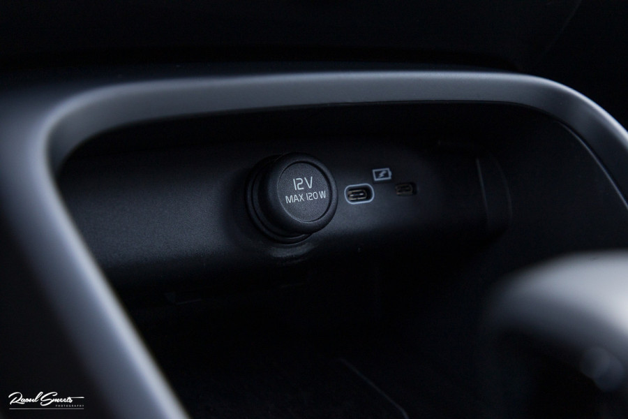 Volvo XC40 Recharge Ultimate 70 kWh | Panorama dak | Adaptieve cruise | Blis | Memory | Harman Kardon |