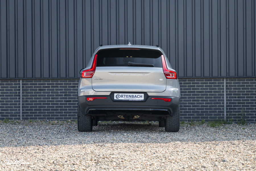 Volvo XC40 Recharge Ultimate 70 kWh | Panorama dak | Adaptieve cruise | Blis | Memory | Harman Kardon |