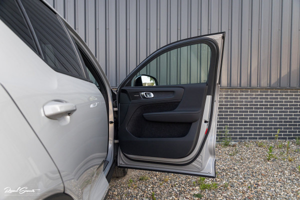 Volvo XC40 Recharge Ultimate 70 kWh | Panorama dak | Adaptieve cruise | Blis | Memory | Harman Kardon |