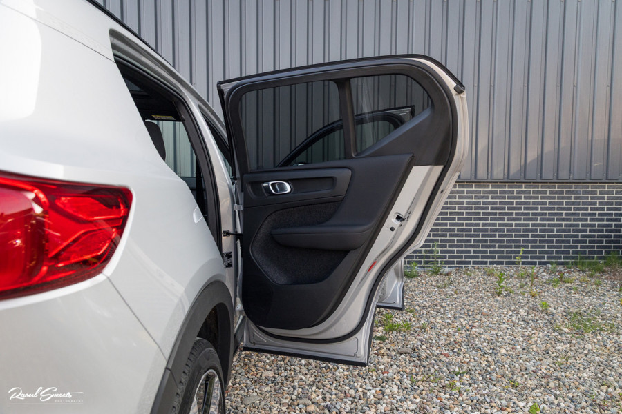 Volvo XC40 Recharge Ultimate 70 kWh | Panorama dak | Adaptieve cruise | Blis | Memory | Harman Kardon |