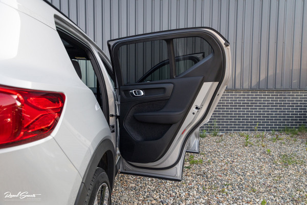 Volvo XC40 Recharge Ultimate 70 kWh | Panorama dak | Adaptieve cruise | Blis | Memory | Harman Kardon |