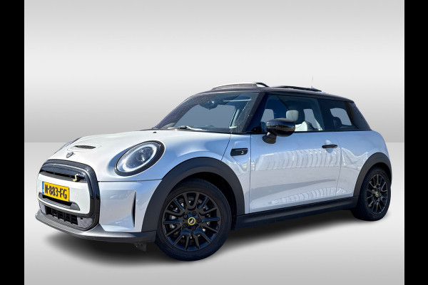 MINI Electric MINI Yours 33 kWh / Panoramadak / Leder / Keyless / 17'' / CarPlay / Navigatie / Stuur+Stoelverwarming / Cruise Control / LED Koplampen