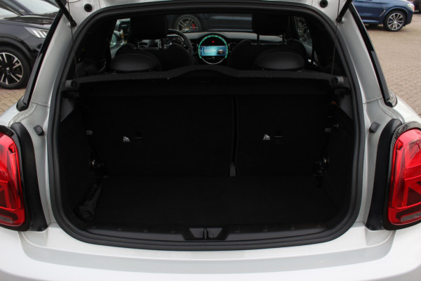 MINI Electric MINI Yours 33 kWh / Panoramadak / Leder / Keyless / 17'' / CarPlay / Navigatie / Stuur+Stoelverwarming / Cruise Control / LED Koplampen