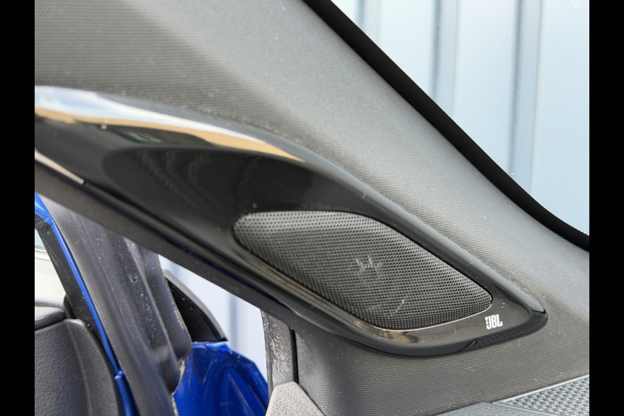 Toyota C-HR 1.8 Hybrid Executive / Bi tone | Leer/alcantara | Dealer onderhouden | LED | JBL | Rijklaar!!