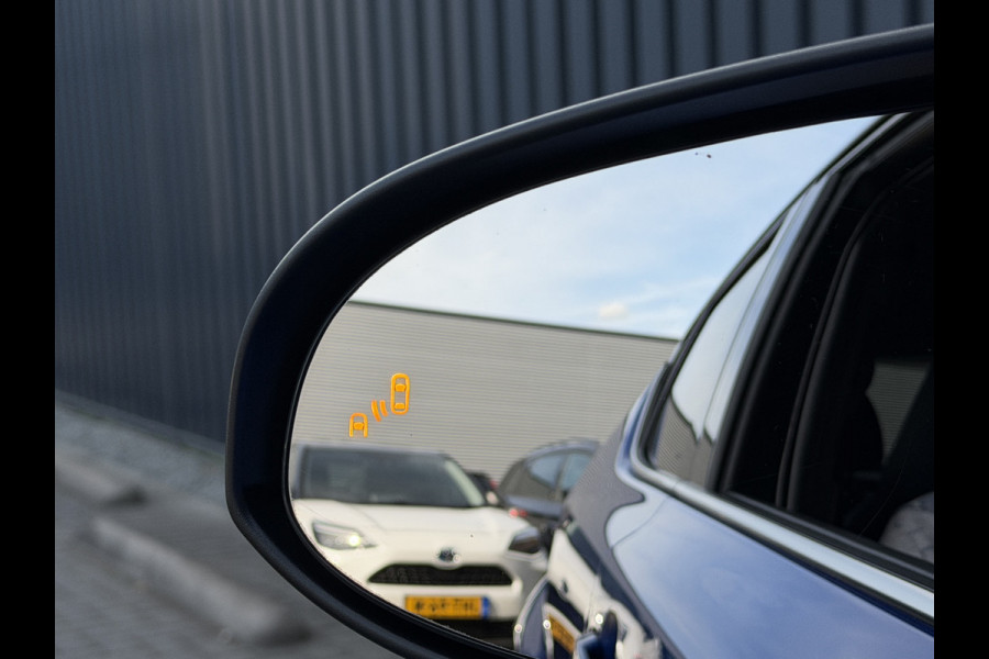 Toyota C-HR 1.8 Hybrid Executive / Bi tone | Leer/alcantara | Dealer onderhouden | LED | JBL | Rijklaar!!