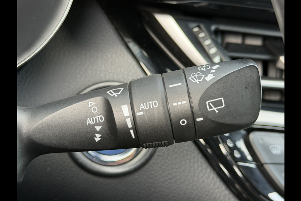 Toyota C-HR 1.8 Hybrid Executive / Bi tone | Leer/alcantara | Dealer onderhouden | LED | JBL | Rijklaar!!
