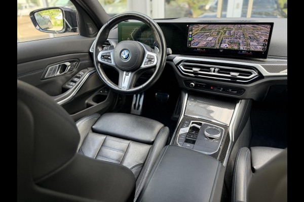 BMW 3 Serie Touring 330e xDrive High Ex. M-Sport Pro |Pano|H/K|M-Seats|ACC|HUD|Trekhaak|19"|Dravit