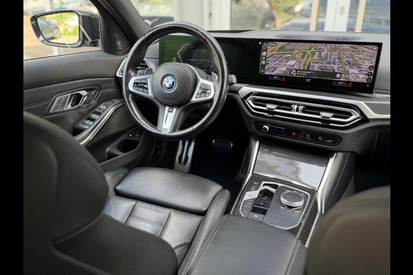 BMW 3 Serie Touring 330e xDrive High Ex. M-Sport Pro |Pano|H/K|M-Seats|ACC|HUD|Trekhaak|19"|Dravit