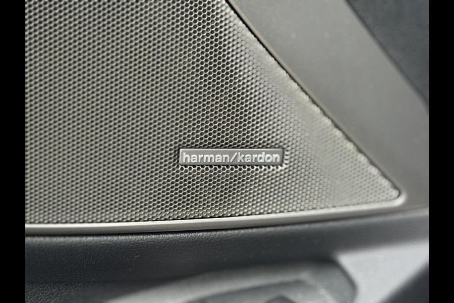 BMW 3 Serie Touring 330e xDrive High Ex. M-Sport Pro |Pano|H/K|M-Seats|ACC|HUD|Trekhaak|19"|Dravit