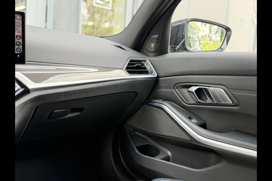 BMW 3 Serie Touring 330e xDrive High Ex. M-Sport Pro |Pano|H/K|M-Seats|ACC|HUD|Trekhaak|19"|Dravit