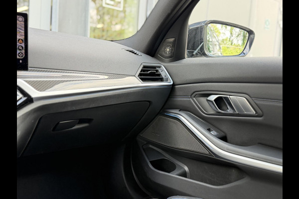 BMW 3 Serie Touring 330e xDrive High Ex. M-Sport Pro |Pano|H/K|M-Seats|ACC|HUD|Trekhaak|19"|Dravit