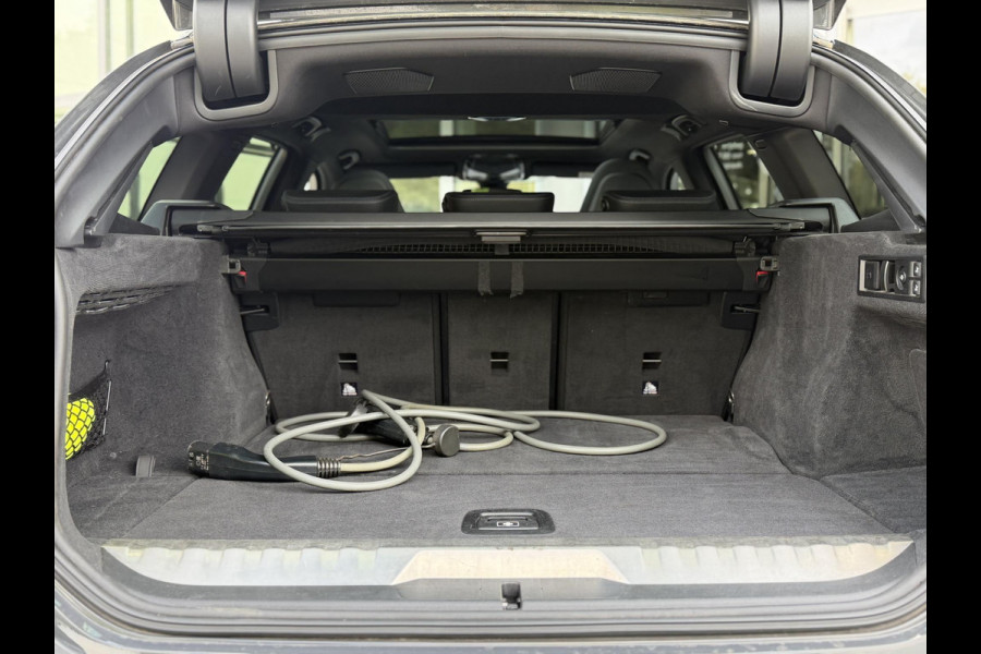 BMW 3 Serie Touring 330e xDrive High Ex. M-Sport Pro |Pano|H/K|M-Seats|ACC|HUD|Trekhaak|19"|Dravit