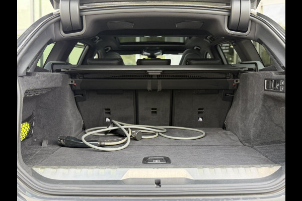 BMW 3 Serie Touring 330e xDrive High Ex. M-Sport Pro |Pano|H/K|M-Seats|ACC|HUD|Trekhaak|19"|Dravit