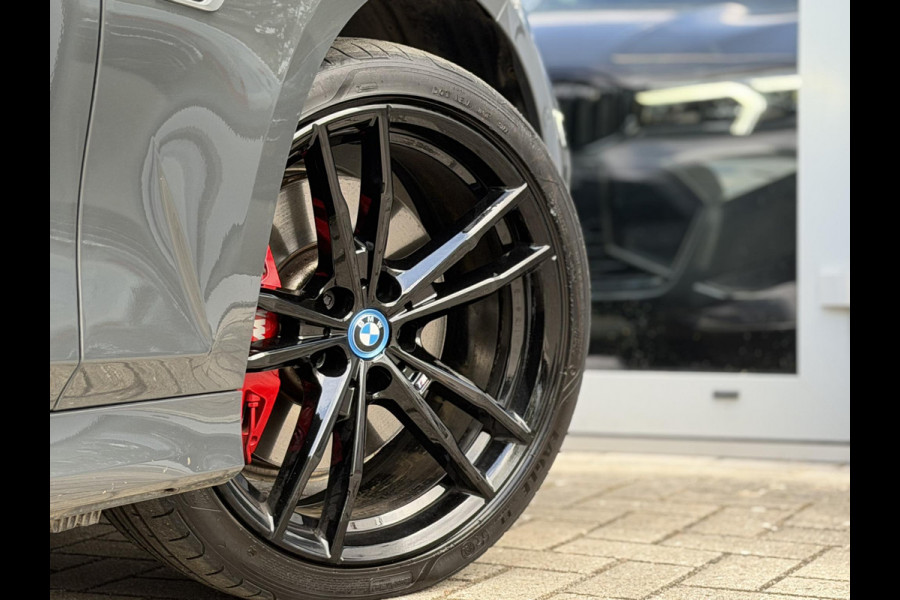 BMW 3 Serie Touring 330e xDrive High Ex. M-Sport Pro |Pano|H/K|M-Seats|ACC|HUD|Trekhaak|19"|Dravit