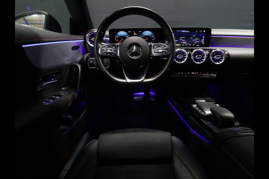Mercedes-Benz CLA-Klasse 200 Business Solution AMG [SFEERVERLICHTING, LED, STOELVERWARMING, BLUETOOTH, CRUISE, NAVIGATIE, CAMERA, PDC, DIGITAL DASH, NIEUWSTAAT]