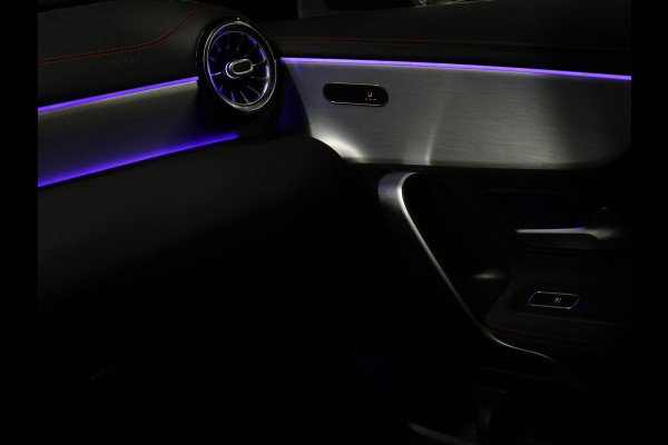 Mercedes-Benz CLA-Klasse 200 Business Solution AMG [SFEERVERLICHTING, LED, STOELVERWARMING, BLUETOOTH, CRUISE, NAVIGATIE, CAMERA, PDC, DIGITAL DASH, NIEUWSTAAT]