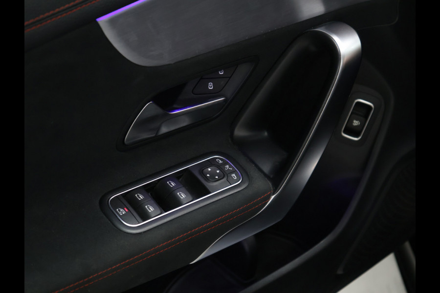 Mercedes-Benz CLA-Klasse 200 Business Solution AMG [SFEERVERLICHTING, LED, STOELVERWARMING, BLUETOOTH, CRUISE, NAVIGATIE, CAMERA, PDC, DIGITAL DASH, NIEUWSTAAT]
