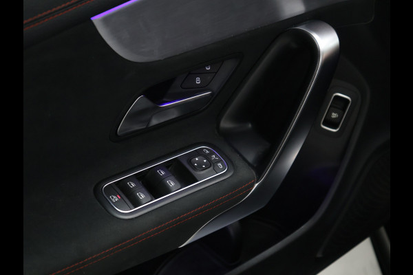 Mercedes-Benz CLA-Klasse 200 Business Solution AMG [SFEERVERLICHTING, LED, STOELVERWARMING, BLUETOOTH, CRUISE, NAVIGATIE, CAMERA, PDC, DIGITAL DASH, NIEUWSTAAT]