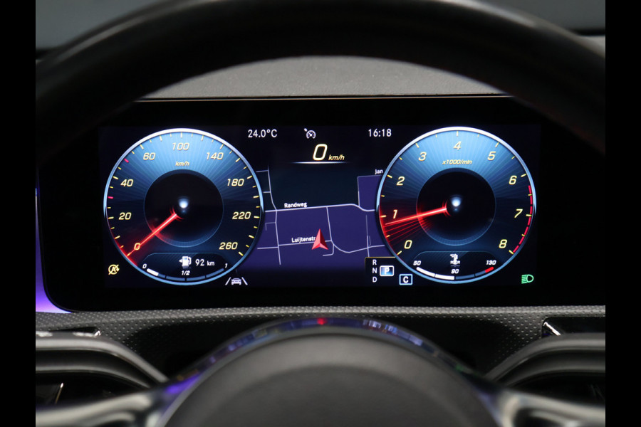 Mercedes-Benz CLA-Klasse 200 Business Solution AMG [SFEERVERLICHTING, LED, STOELVERWARMING, BLUETOOTH, CRUISE, NAVIGATIE, CAMERA, PDC, DIGITAL DASH, NIEUWSTAAT]
