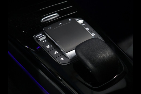 Mercedes-Benz CLA-Klasse 200 Business Solution AMG [SFEERVERLICHTING, LED, STOELVERWARMING, BLUETOOTH, CRUISE, NAVIGATIE, CAMERA, PDC, DIGITAL DASH, NIEUWSTAAT]