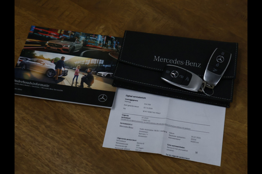 Mercedes-Benz CLA-Klasse 200 Business Solution AMG [SFEERVERLICHTING, LED, STOELVERWARMING, BLUETOOTH, CRUISE, NAVIGATIE, CAMERA, PDC, DIGITAL DASH, NIEUWSTAAT]
