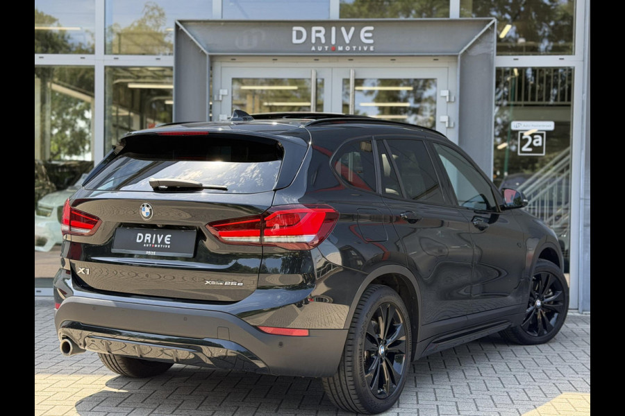 BMW X1 xDrive25e High Ex. Sportline Black ed. |Pano|Leer|HUD|Cam