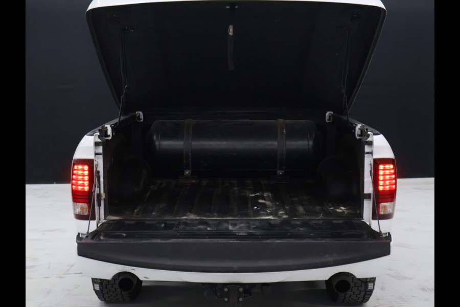 Dodge Ram 1500 5.7 V8 4x4 Crew Cab Laramie [TREKHAAK, CAMERA, STOELVERWARMING/VENTILATIE, ELEKTRISCH VERSTELBARE STOELEN, BLUETOOTH, STUURVERWARMING, CRUISE, LPG, NIEUWSTAAT]
