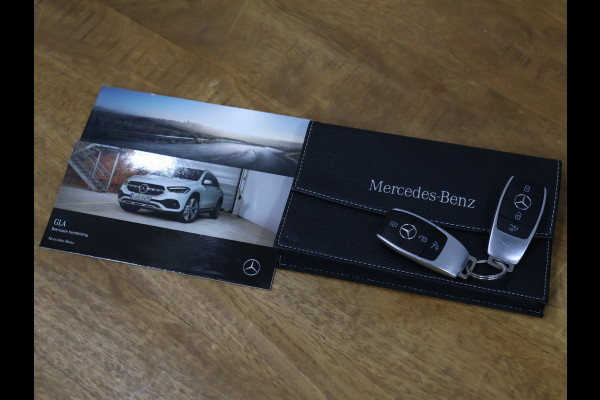Mercedes-Benz GLA 250 e AMG Business Solution [SCHUIFKANTELDAK, TREKHAAK, CAMERA, PDC, CRUISE, STOELVERWARMING, DIGITAL DASH, ELEKTRISCH VERSTELBARE STOELEN, ELEKTISCHE ACHTERKLEP, NIEUWSTAAT]