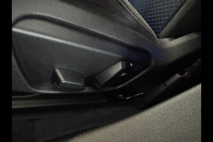 BMW 1-serie M135i xDrive Executive Pano|M Seat|Memory|HuD|HK